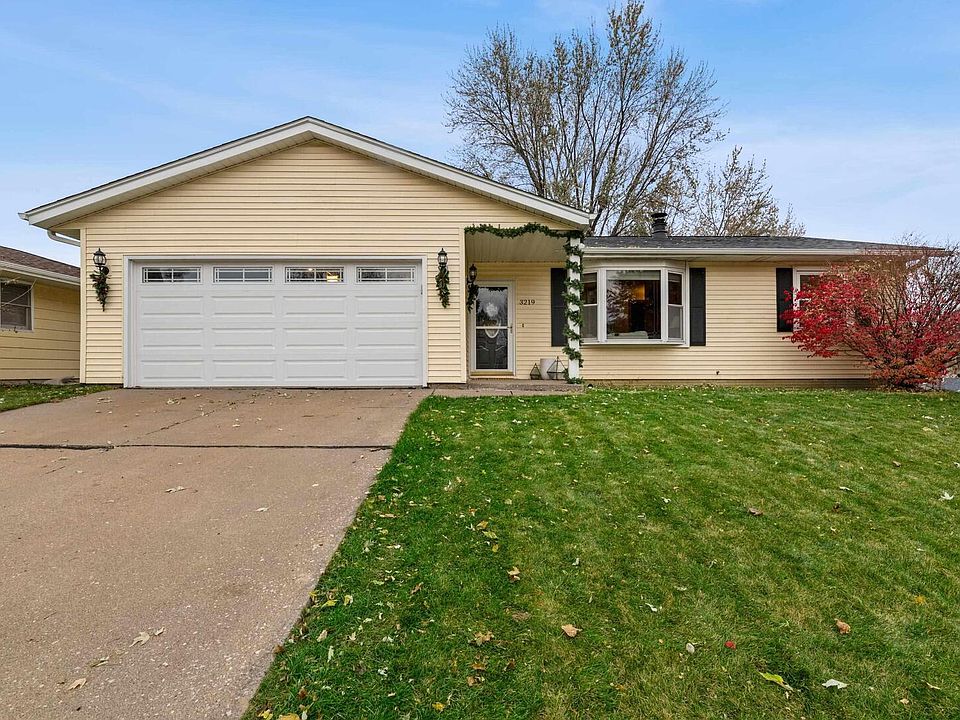 1st image of 3219 Pleasant Dr