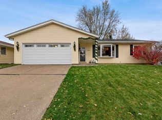 3219 Pleasant Dr, Bettendorf, IA 52722