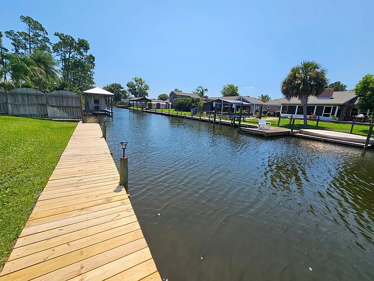 2103 Coral Dr — Photo 48