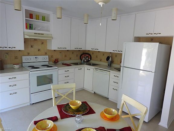 2nd image of 22197 Meadownorth Ct