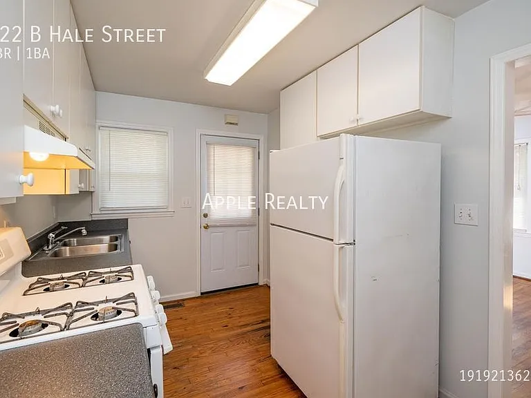 922B Hale St — Photo 4