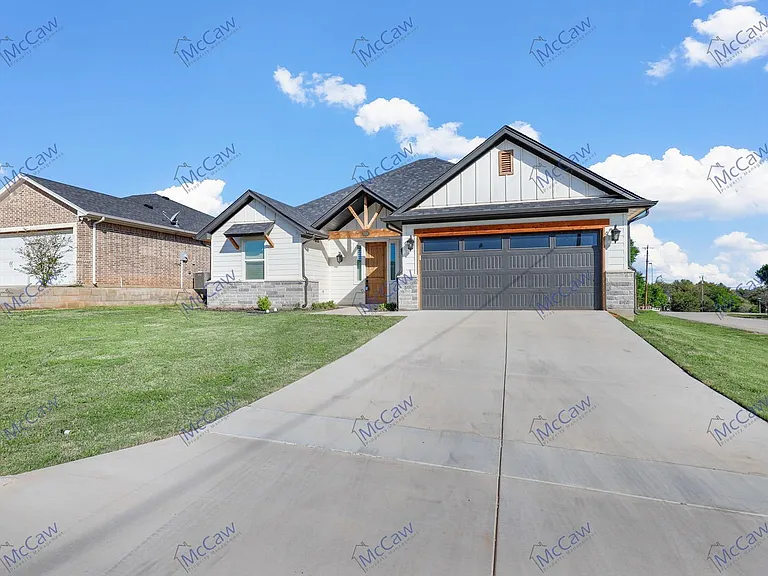2524 Creek Dr — Photo 2