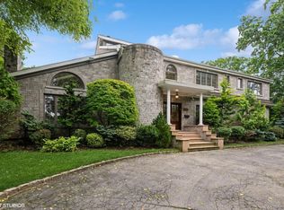 835 Barberry Ln, Woodmere, NY 11598