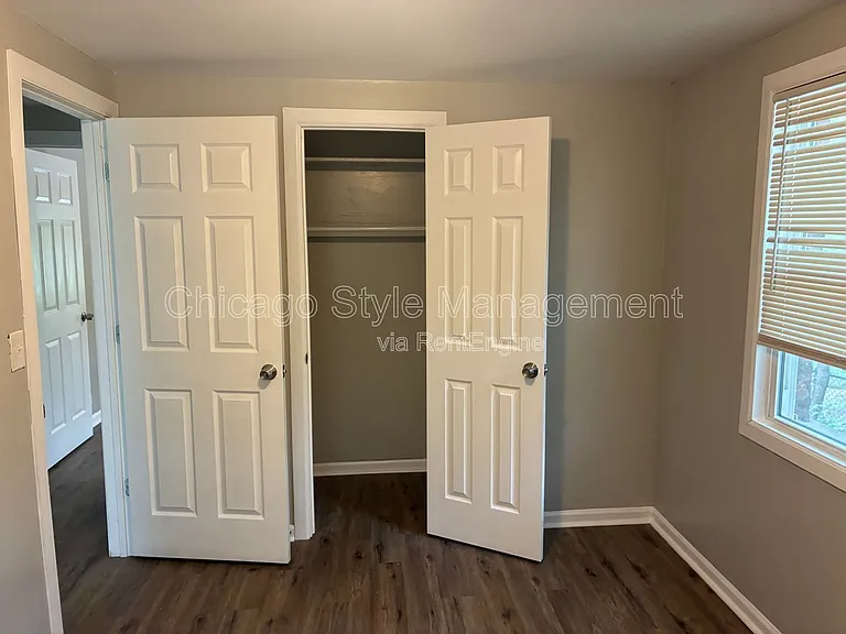 9713 S Oglesby Ave — Photo 7