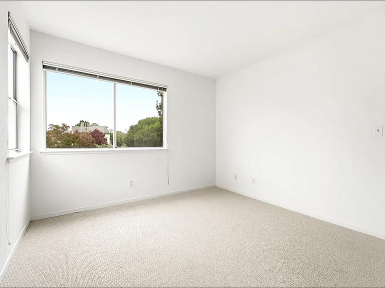 154 Asby Bay — Photo 12
