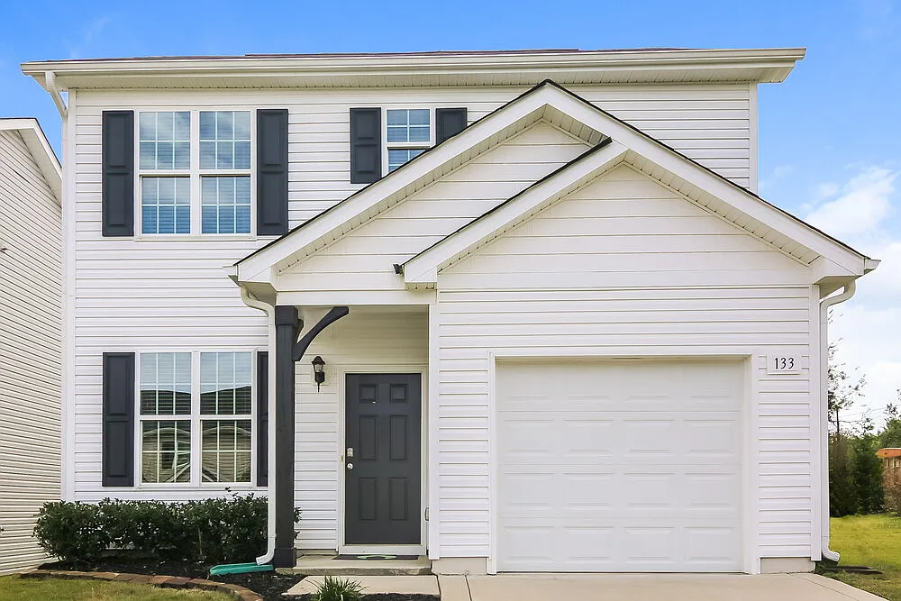 4 bed, 2.5 bath, 1395 sqft, $1,800 — Photo 1