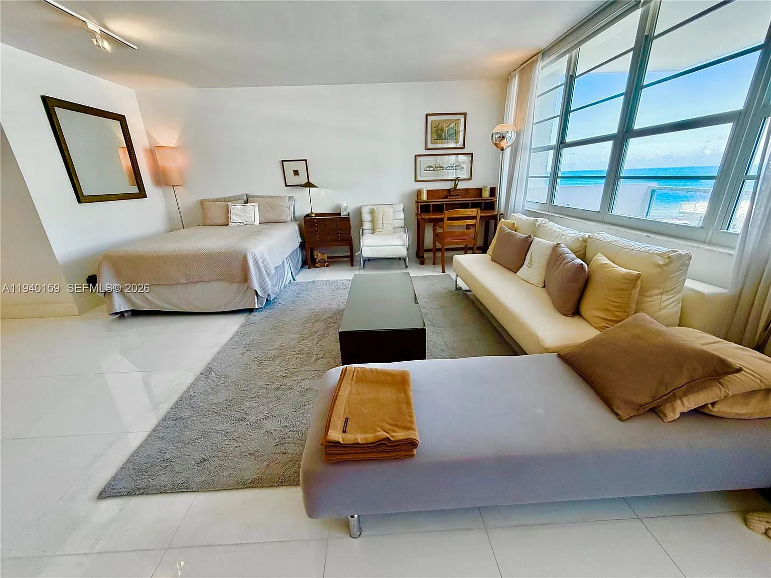 The Decoplage Condo — Photo 1