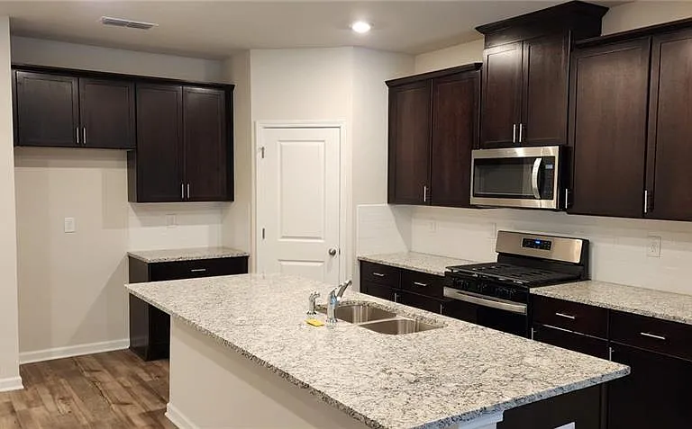 112 Cedar Ln — Photo 4