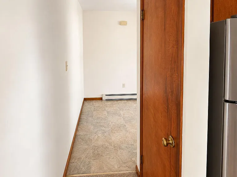 403 Market Ave — Photo 6
