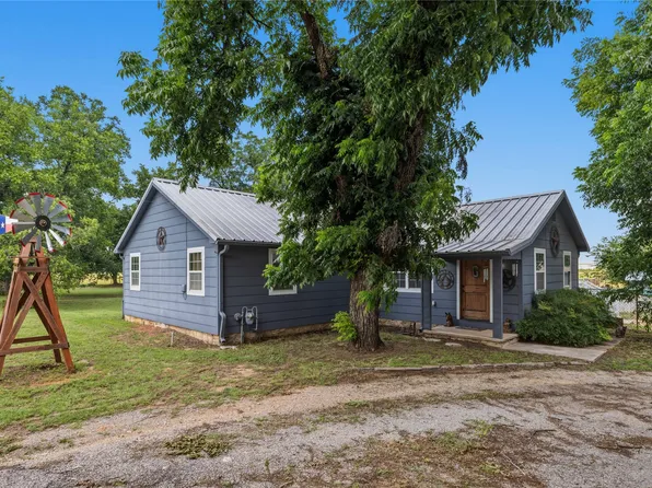 304 N Victor St, Comanche, TX 76442