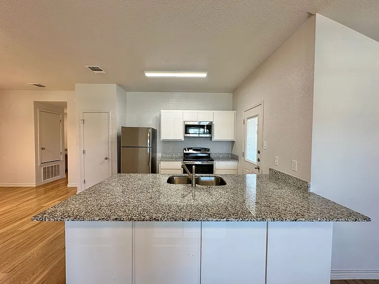 1809 Clovis Dr — Photo 6