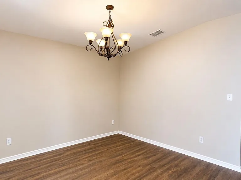 1406 Millbrook Ln — Photo 5