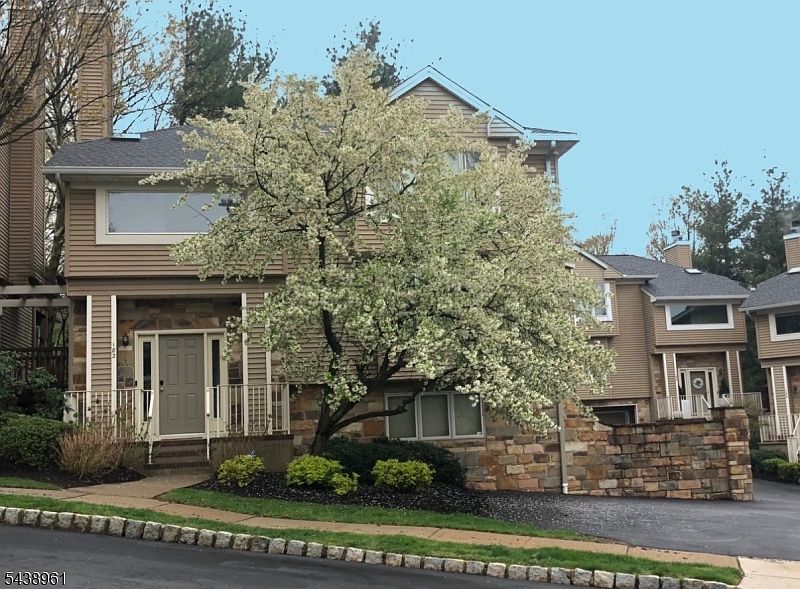 1st image of 182 Clarken Dr