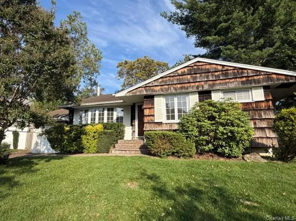 46 Alexander Dr, Syosset, NY 11791