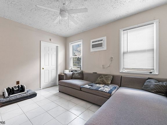 5th image of 229 Brighton Ave