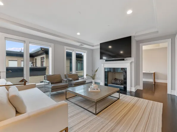 38 Oxford Landing image 2 of 22