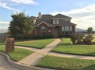 300 Shadow Bend Cir, Red Oak, TX 75154