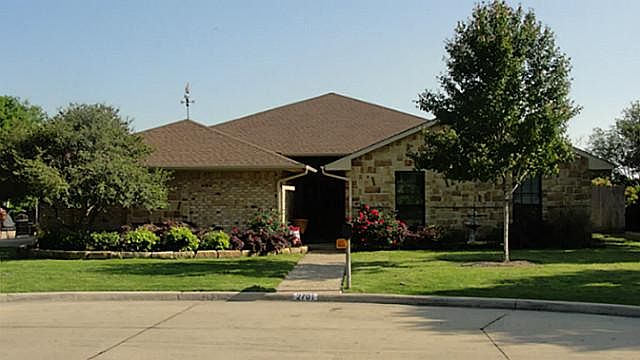 1st image of 2701 Gleneagles Dr
