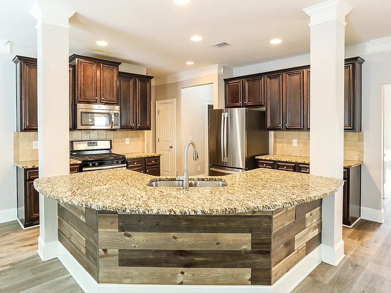 402 Silver Oak Dr — Photo 7