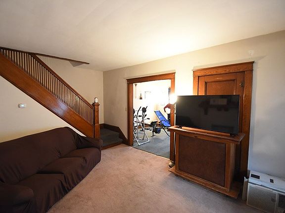 3rd image of 337 W Washington Ave