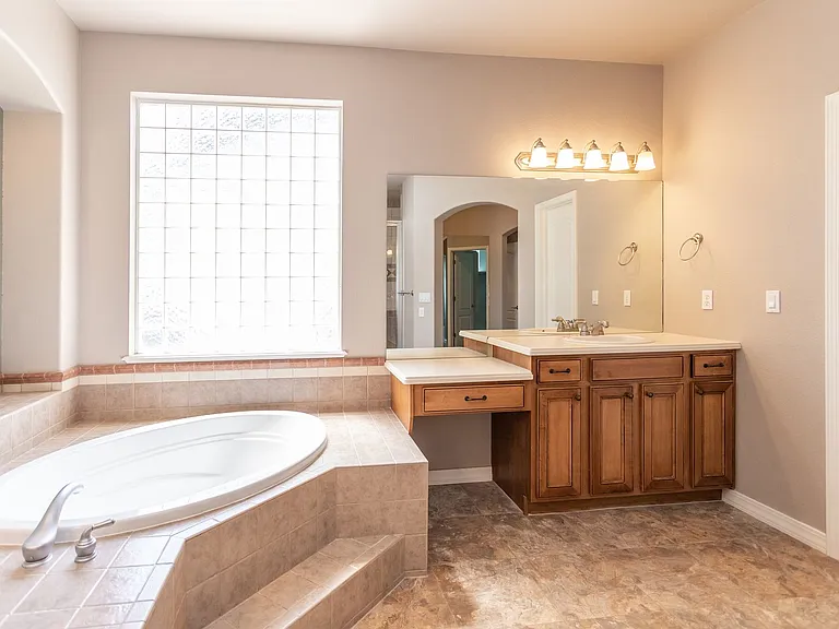 10154 Silver Leaf Way — Photo 32