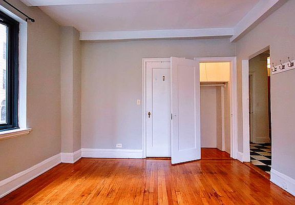 5th image of 11 Waverly Pl APT 3C