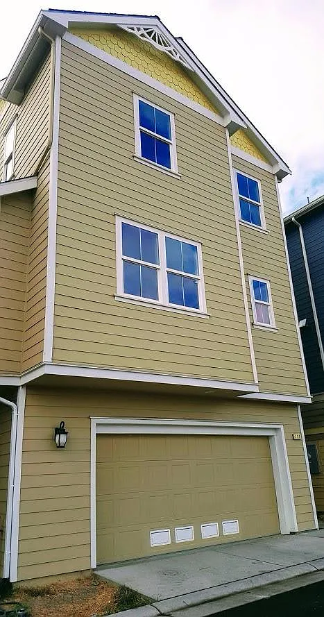 706 Annemarie Way photo 1