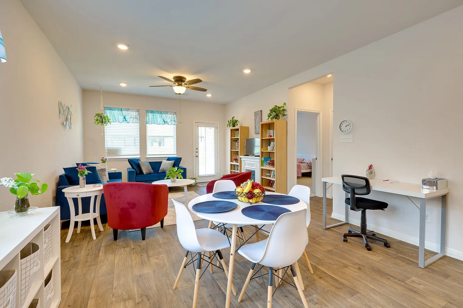 4 bed, 2.0 bath, 1528 sqft, $2,720 — Photo 3