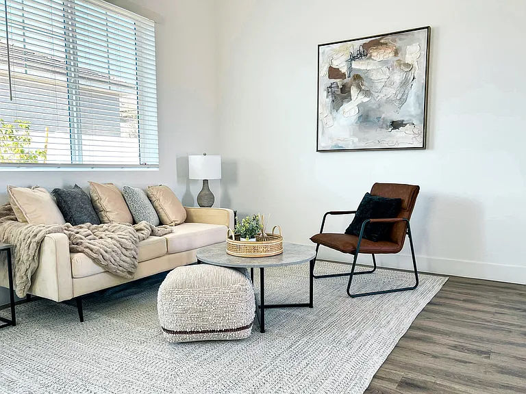 Zora Encanto — Photo 26