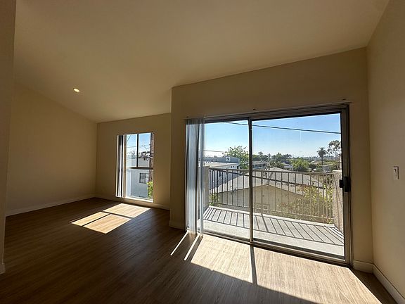5th image of 959 S Gramercy Pl APT 313
