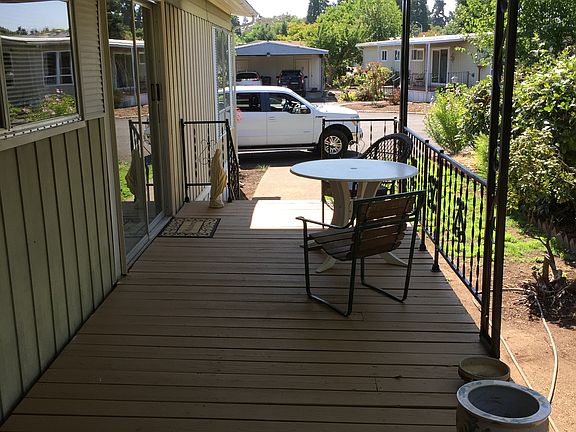 Front entryway deck