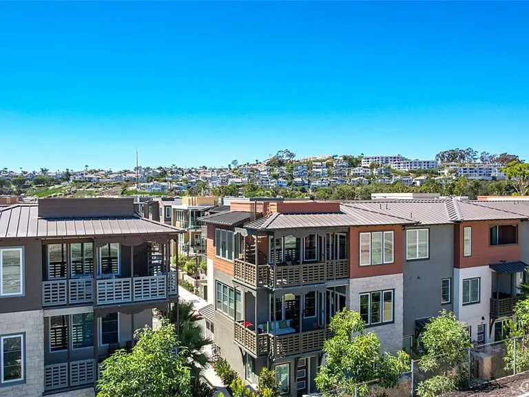 1207 Doheny Way — Photo 45