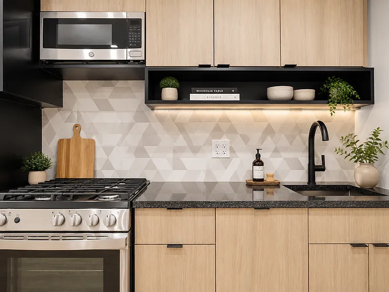 11 Lewis Ave #2D — Photo 2