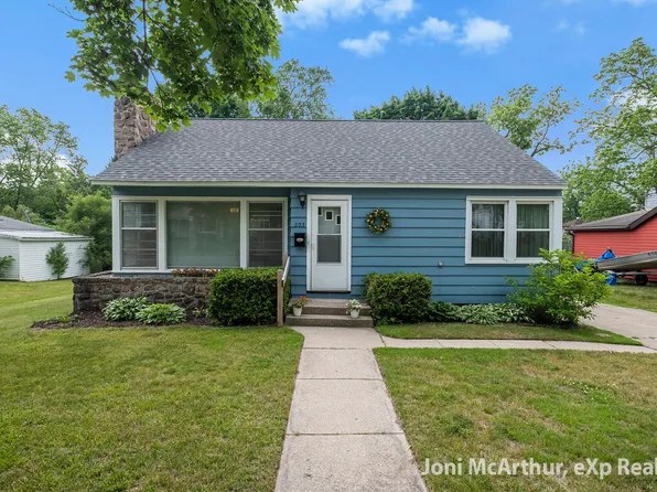 803 W Cass St, Greenville, MI 48838