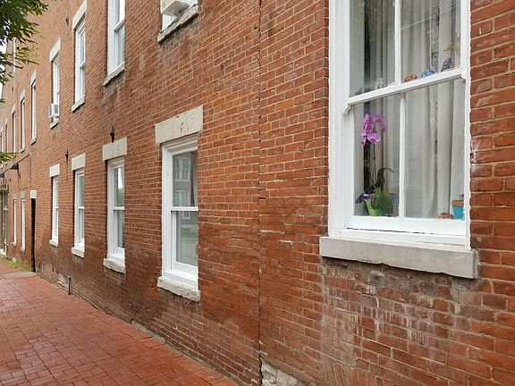 3rd image of 1106 Lafayette Ave #B