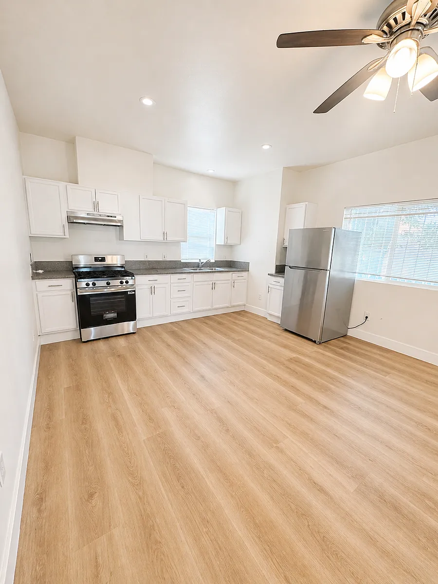Photo 2 of 6 - 508 W 104th St #1 - Los Angeles, CA Building Photo - 508 W 104th St #1