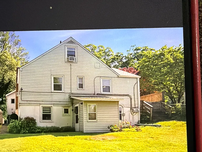 24 Woodlawn Ave #A — Photo 8