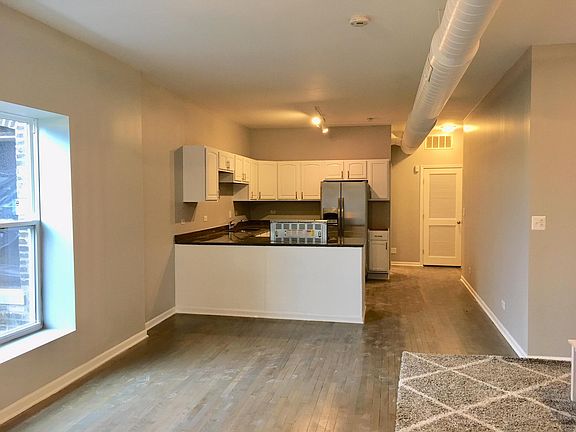 4th image of 1435 N Milwaukee Ave #404