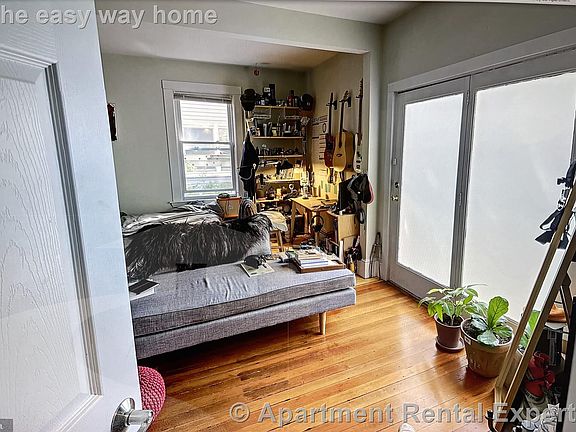 5th image of 236 Norfolk St APT 1