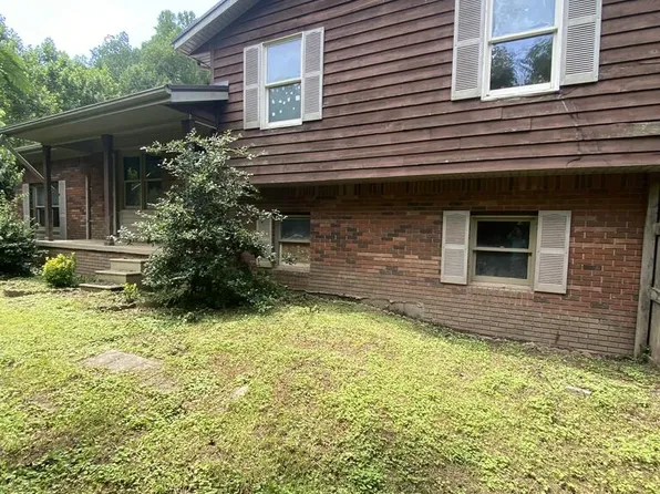 8675 Robinson Creek Rd, Virgie, KY 41572