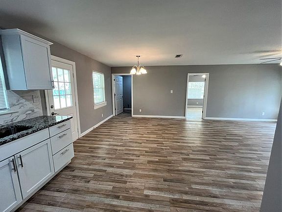 5th image of 2413 Hilltop Dr
