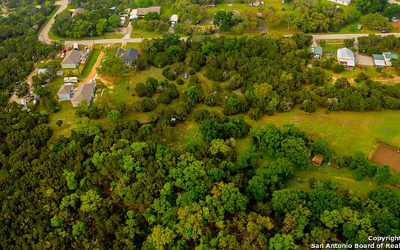 4th image of 1537 Mountain View Dr