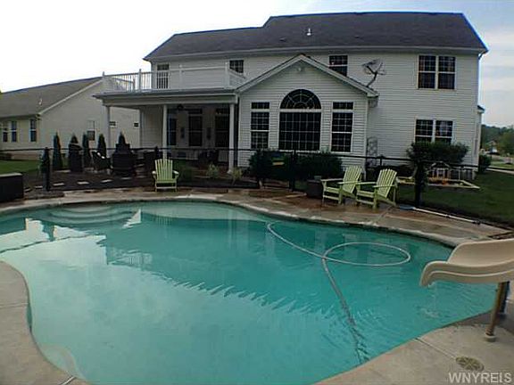 2nd image of 3452 Ashwood Dr