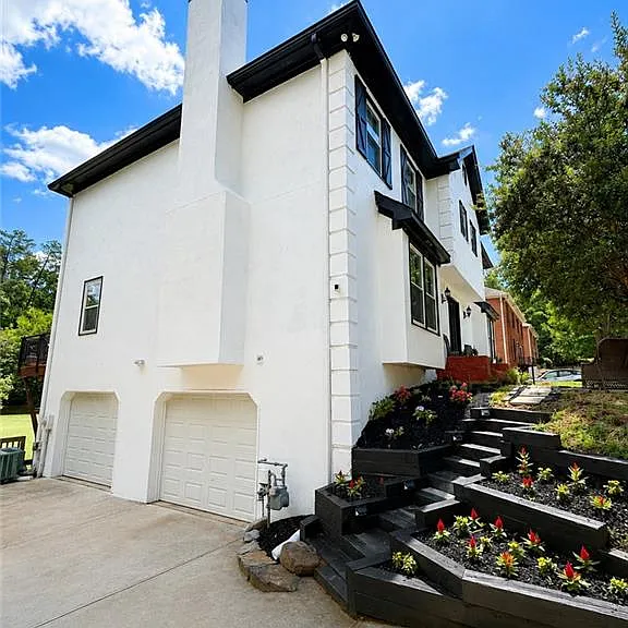 8945 Carroll Manor Dr — Photo 2