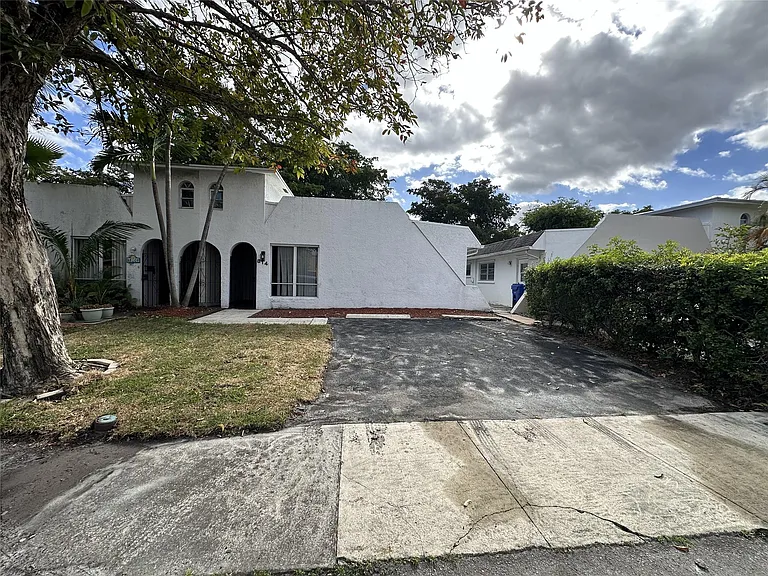 814 SW 12th Pl — Photo 30