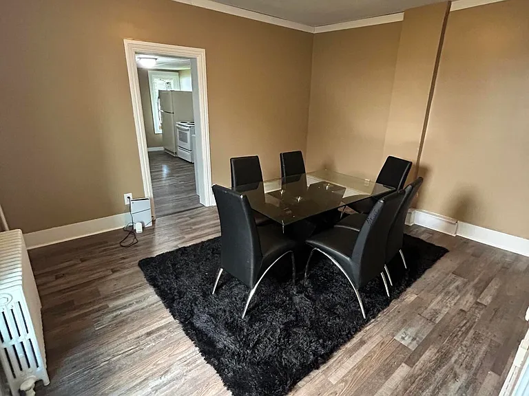 1225 Memorial Ave — Photo 8