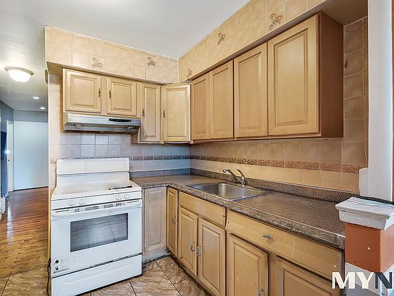 3rd image of 10009 Avenue L