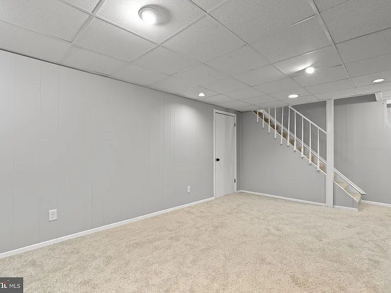 8428 Braddock Way — Photo 35