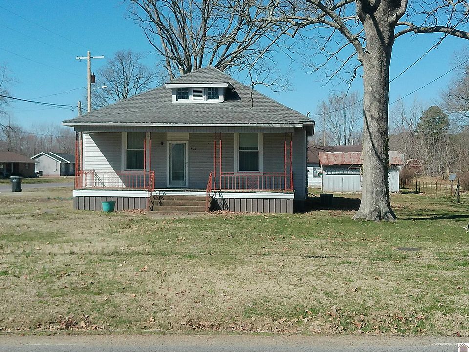 1st image of 621 Oaks Rd
