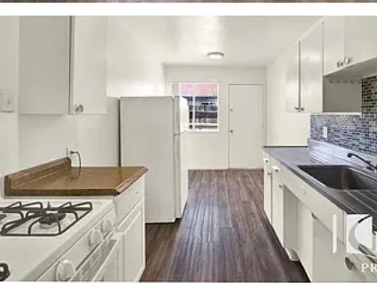 Red Robin Apartments — Photo 6
